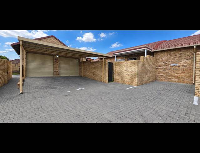 2 BEDROOM TOWNHOUSE FOR SALE IN THE REEDS